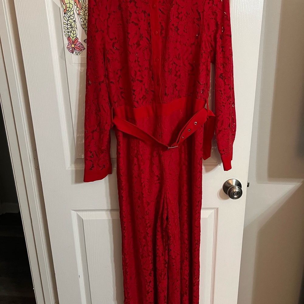 Super cute 1X red laced jumper.